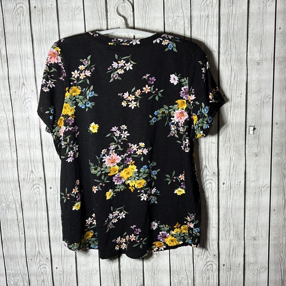 Torrid floral shirt sleeve tee size 3 - Picture 5 of 7